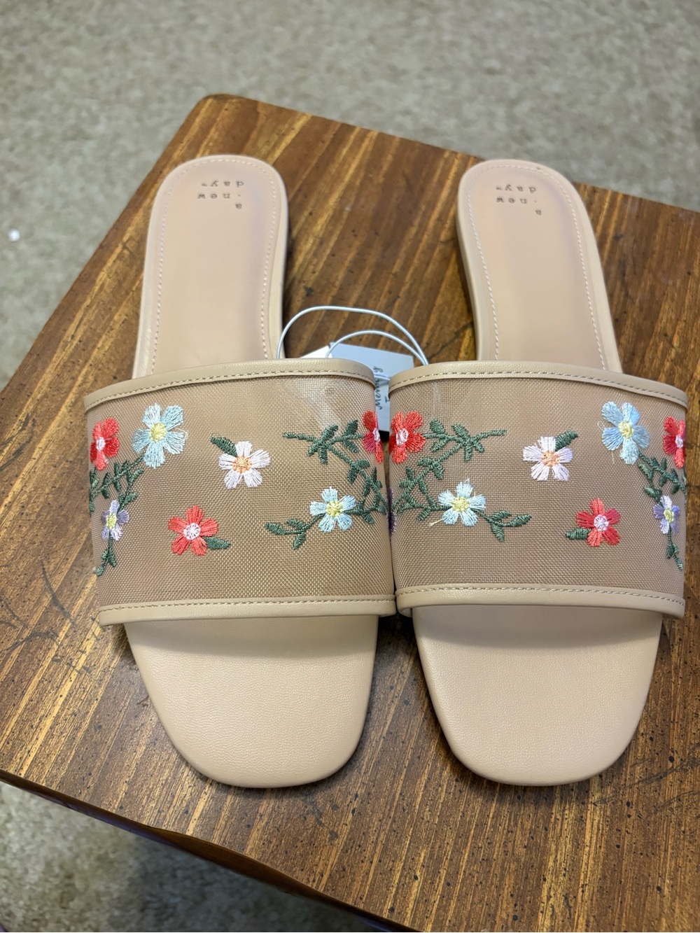 A New Day Floral Embroidered Slide Sandals Beige Memory Foam Women's Size 11 NWT